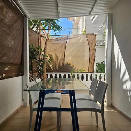 Casita Azul Muy Cerca Del Mar Oliva