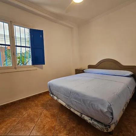 Casita Azul Muy Cerca Del Mar Oliva